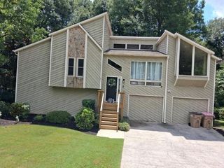 594 Farmbrook Trail NE, Kennesaw, GA 30144