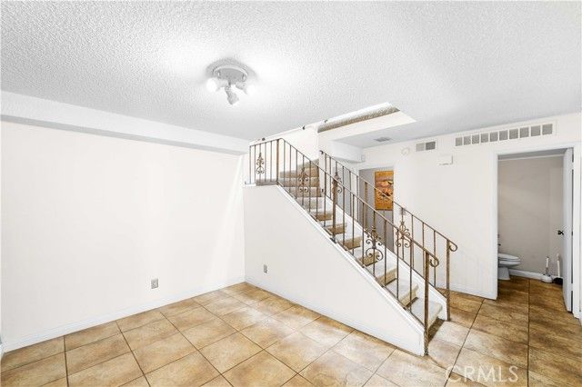 10126 Reseda 121, Northridge (los Angeles), CA 91324