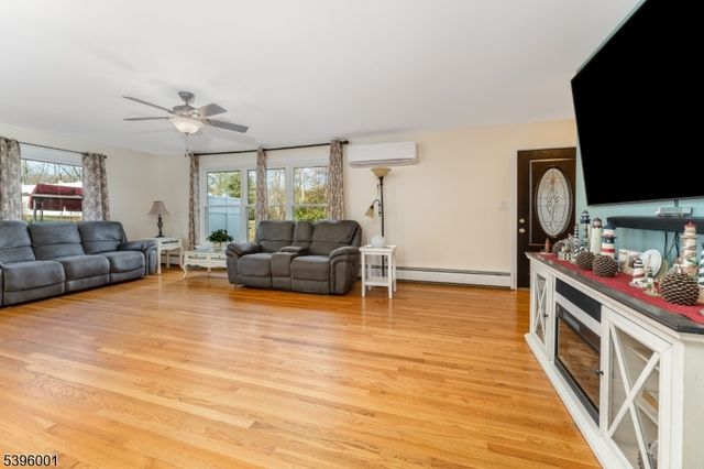 417 Mountain Rd, Readington Twp., NJ 08833