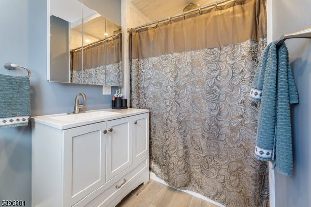 417 Mountain Rd, Readington Twp., NJ 08833