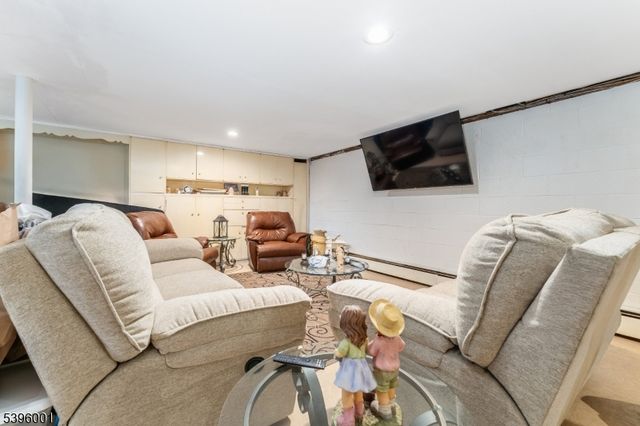 417 Mountain Rd, Readington Twp., NJ 08833