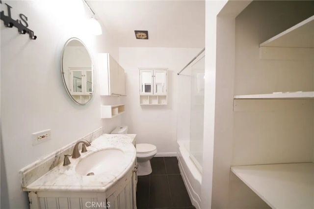 13719 S San Pedro, Los Angeles, CA 90061