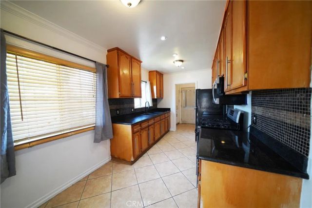 13719 S San Pedro, Los Angeles, CA 90061