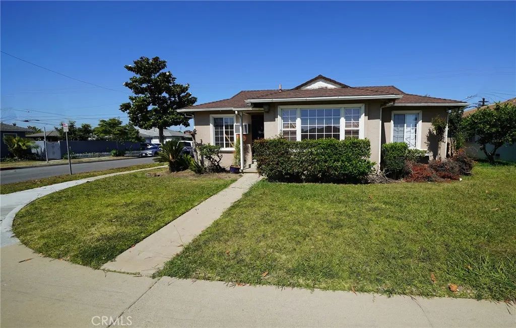 13719 S San Pedro, Los Angeles, CA 90061