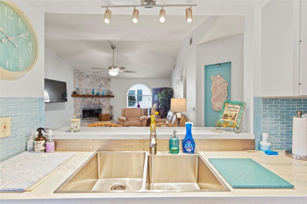 Image 12 of property listing at 3110 57TH AVENUE CIRCLE E, Bradenton, FL 34203