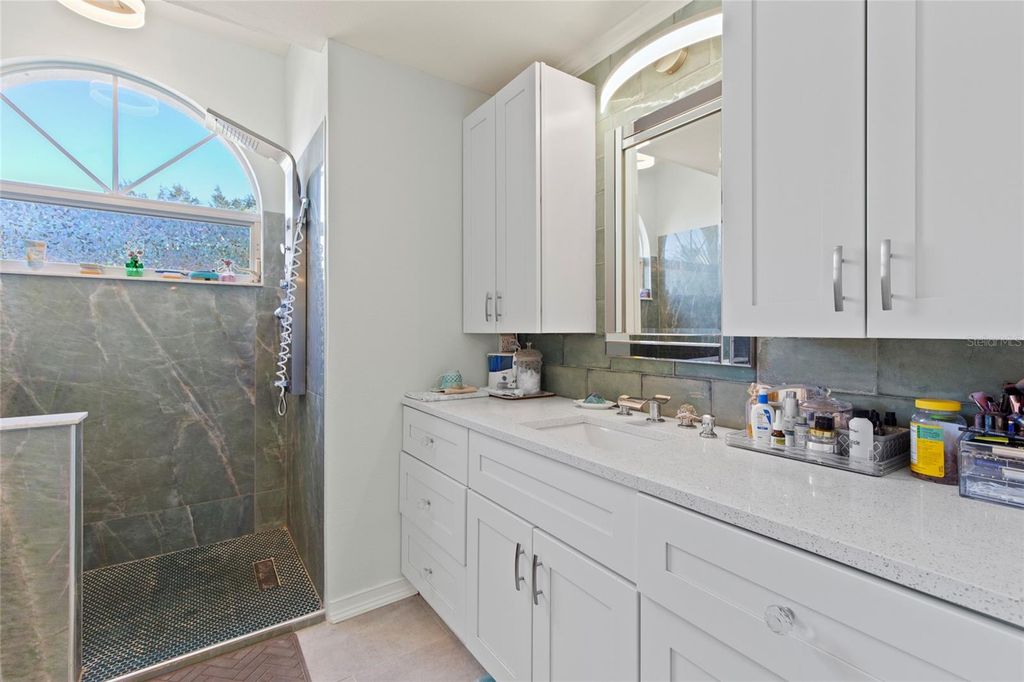Image 15 of property listing at 3110 57TH AVENUE CIRCLE E, Bradenton, FL 34203