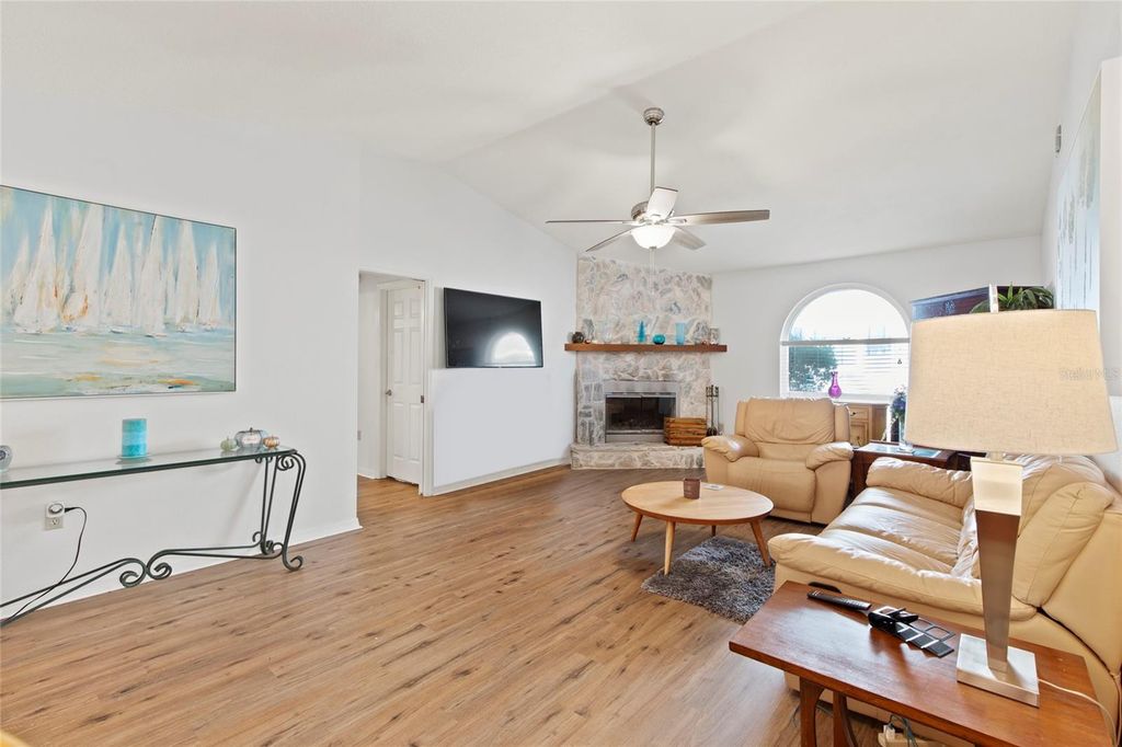 Image 5 of property listing at 3110 57TH AVENUE CIRCLE E, Bradenton, FL 34203