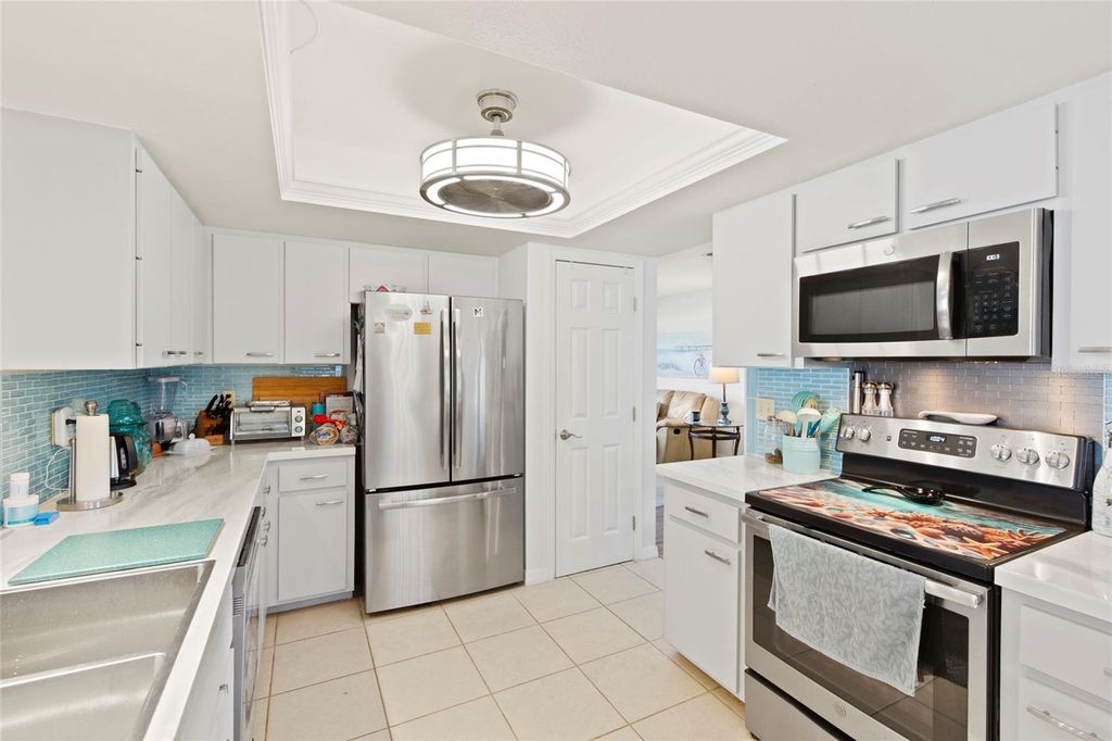 Image 9 of property listing at 3110 57TH AVENUE CIRCLE E, Bradenton, FL 34203