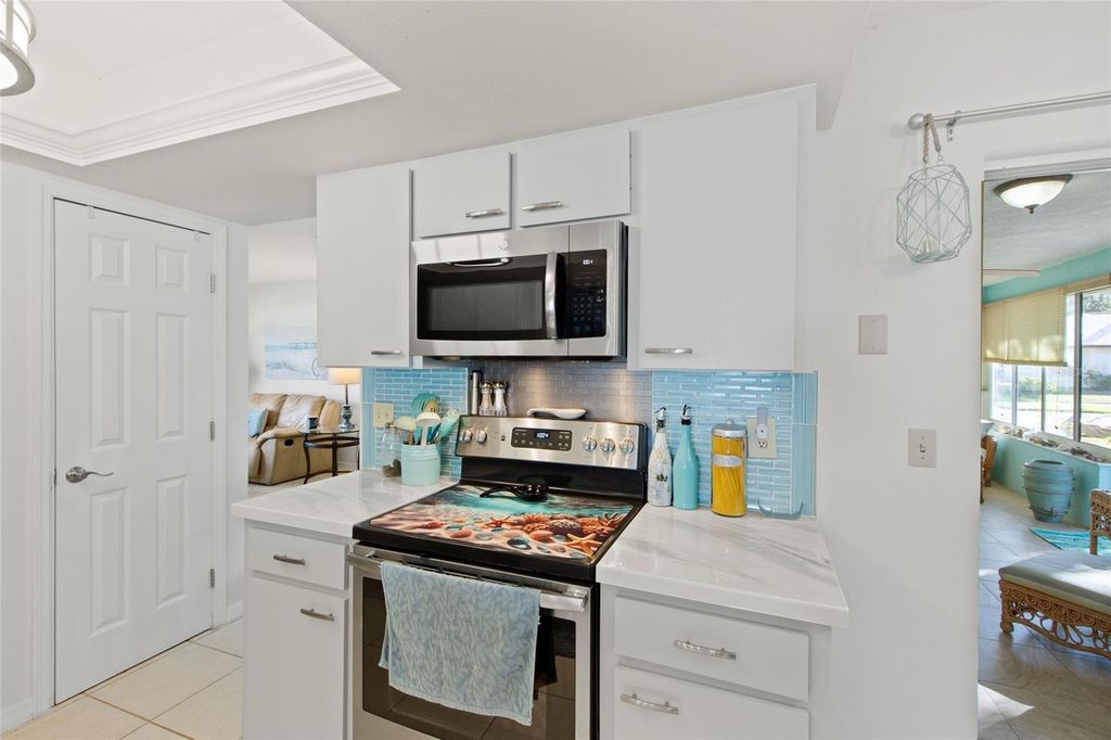 Image 10 of property listing at 3110 57TH AVENUE CIRCLE E, Bradenton, FL 34203