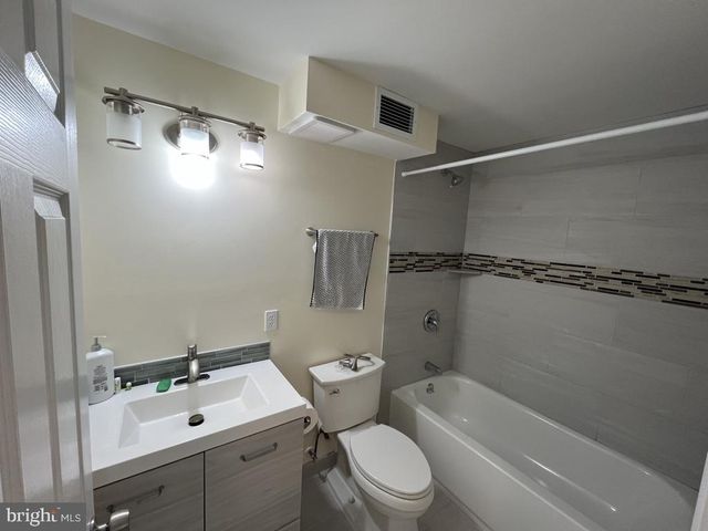 7220 VISTAS LN, Mclean, VA 22101