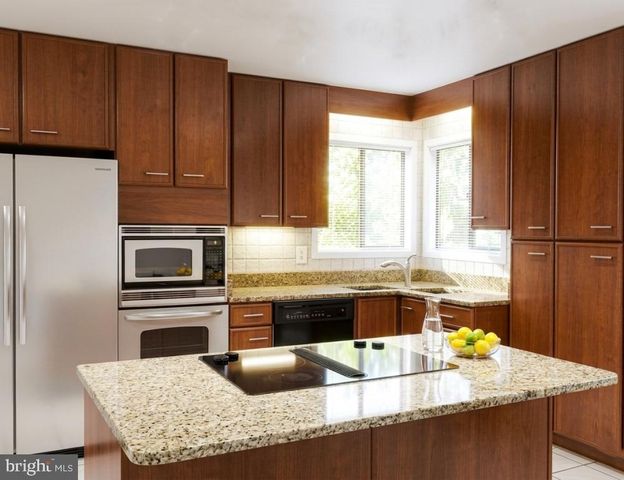 7220 VISTAS LN, Mclean, VA 22101