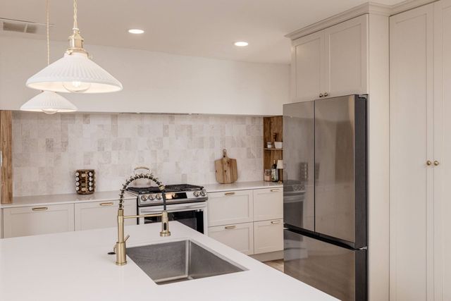 2109 Prestonwood Drive, Arlington, TX 76012