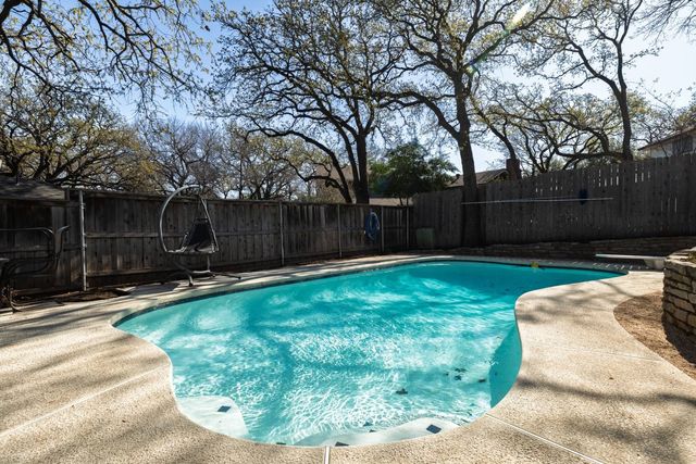 2109 Prestonwood Drive, Arlington, TX 76012