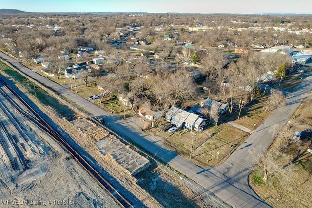 305 Port Arthur Avenue, Sallisaw, OK 74955