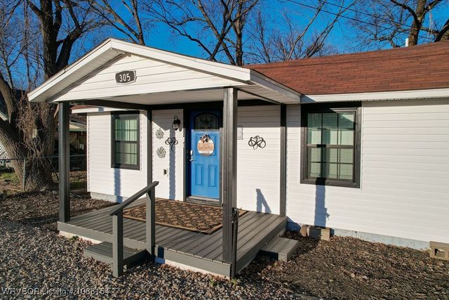 305 Port Arthur Avenue, Sallisaw, OK 74955