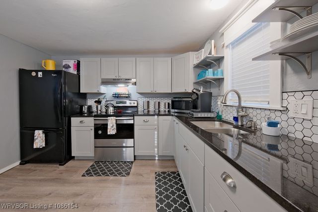 305 Port Arthur Avenue, Sallisaw, OK 74955