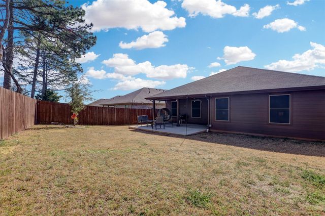 512 Amory Street, Azle, TX 76020