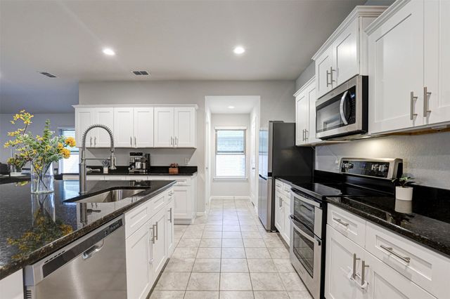 512 Amory Street, Azle, TX 76020