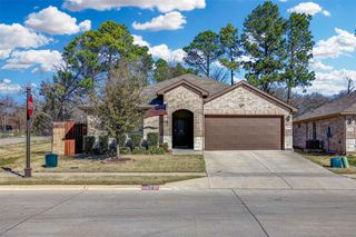 512 Amory Street, Azle, TX 76020