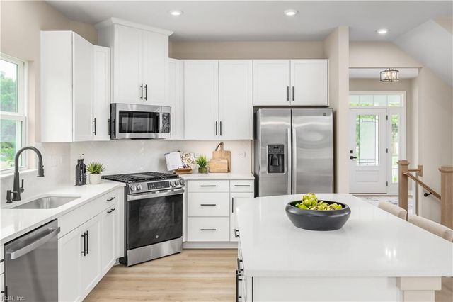 301 Iris CIR, Moyock, NC 27958