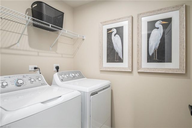 301 Iris CIR, Moyock, NC 27958