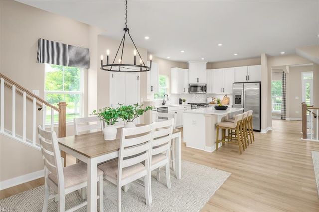 301 Iris CIR, Moyock, NC 27958