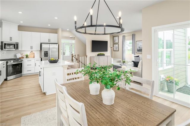 301 Iris CIR, Moyock, NC 27958