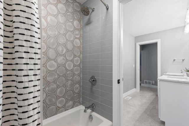 754 Shawnee Woods Road, Medina, MN 55340