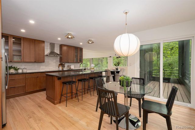 1907 Raymond Place, Bloomfield Hills, MI 48302