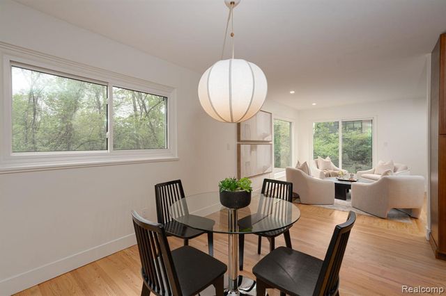 1907 Raymond Place, Bloomfield Hills, MI 48302