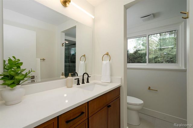 1907 Raymond Place, Bloomfield Hills, MI 48302