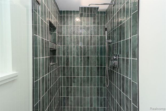 1907 Raymond Place, Bloomfield Hills, MI 48302