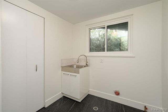 1907 Raymond Place, Bloomfield Hills, MI 48302
