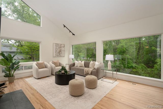 1907 Raymond Place, Bloomfield Hills, MI 48302