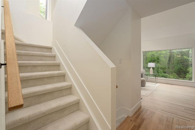 1907 Raymond Place, Bloomfield Hills, MI 48302