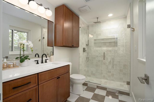 1907 Raymond Place, Bloomfield Hills, MI 48302