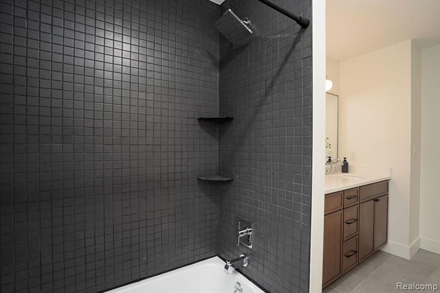 1907 Raymond Place, Bloomfield Hills, MI 48302