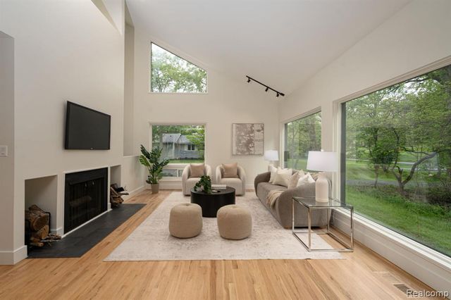 1907 Raymond Place, Bloomfield Hills, MI 48302