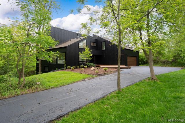 1907 Raymond Place, Bloomfield Hills, MI 48302