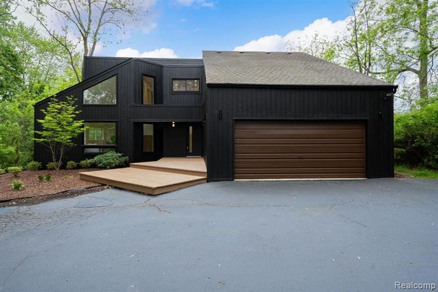 1907 Raymond Place, Bloomfield Hills, MI 48302