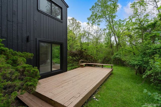 1907 Raymond Place, Bloomfield Hills, MI 48302