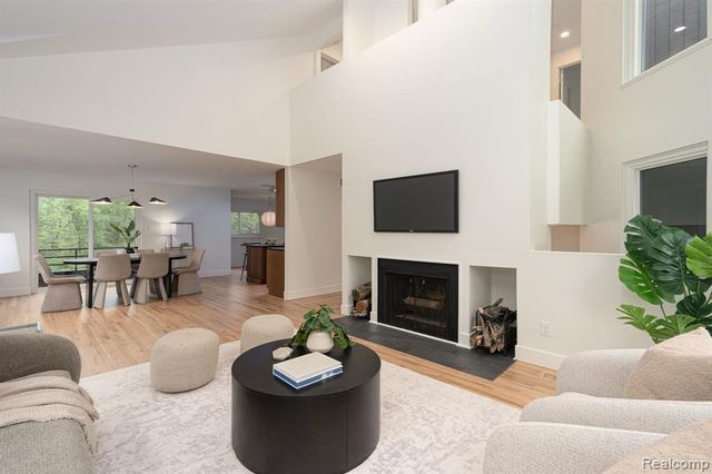1907 Raymond Place, Bloomfield Hills, MI 48302
