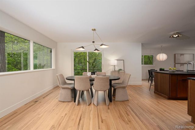 1907 Raymond Place, Bloomfield Hills, MI 48302