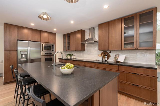 1907 Raymond Place, Bloomfield Hills, MI 48302