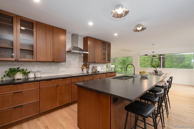 1907 Raymond Place, Bloomfield Hills, MI 48302