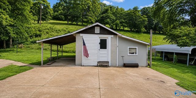 2039 Blackburn Road, Cornersville, TN 37047