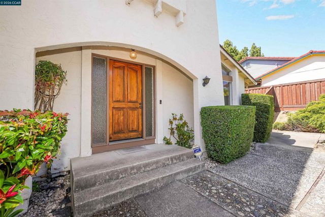 121 Violet Rd, Hercules, CA 94547