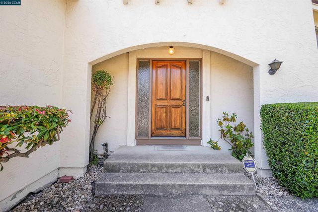 121 Violet Rd, Hercules, CA 94547