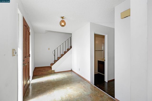 121 Violet Rd, Hercules, CA 94547