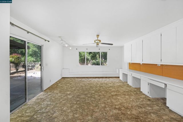 121 Violet Rd, Hercules, CA 94547